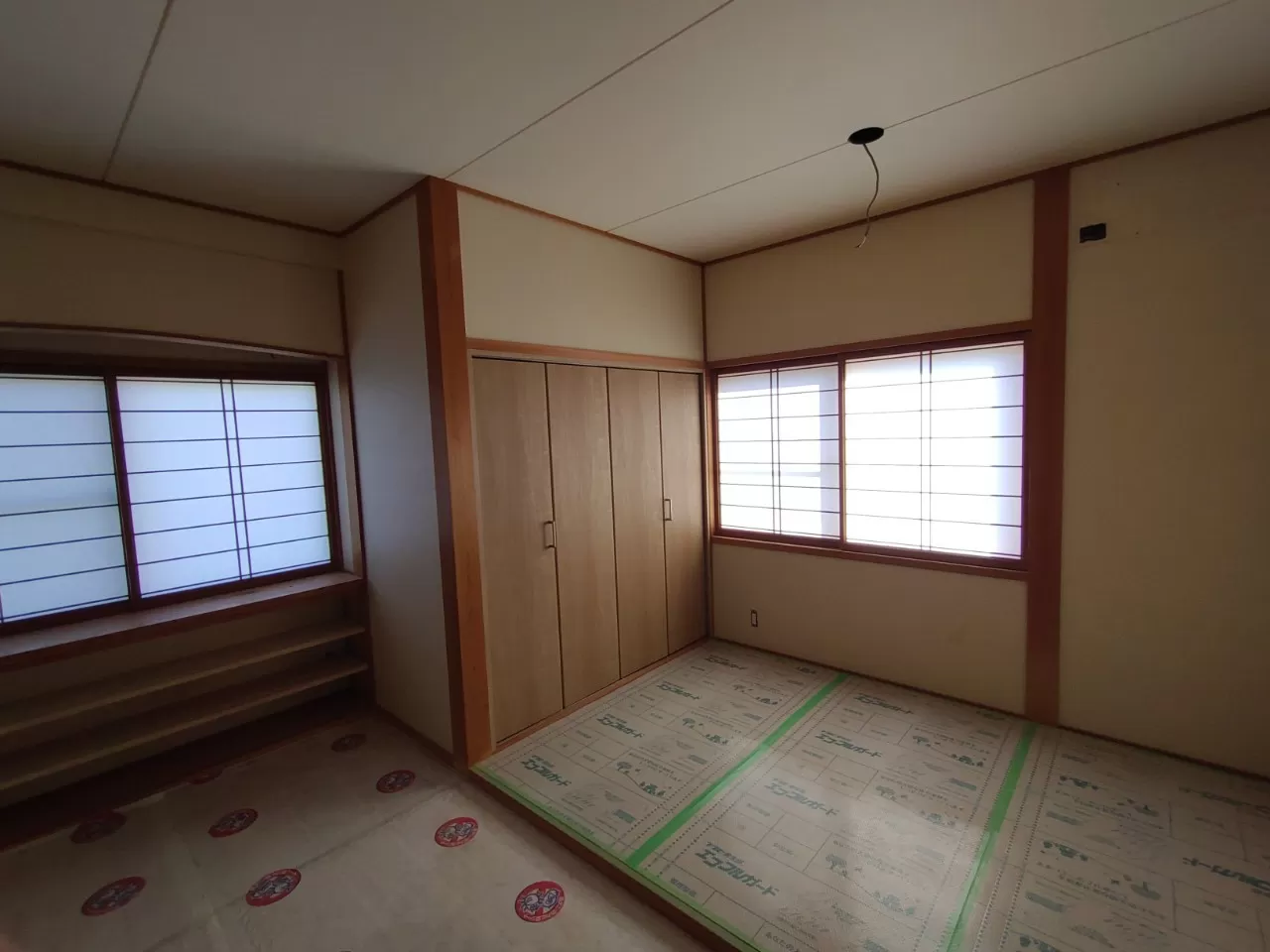 押入襖を既製品折れ戸に取替
