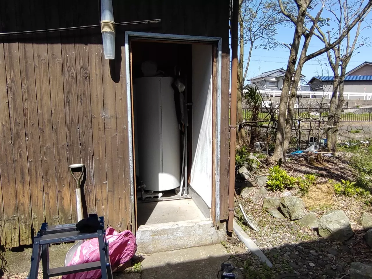 壊れた入口ドア撤去