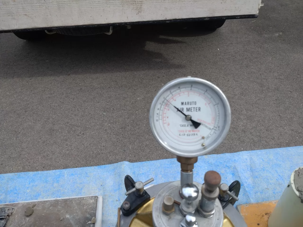 コンクリート受け入れ時の空気量確認