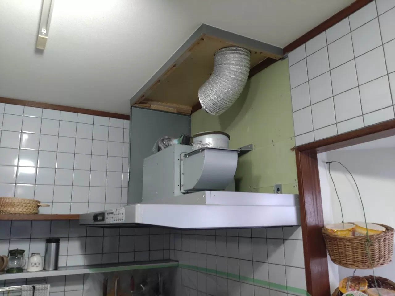既存レンジフード取り外し状況