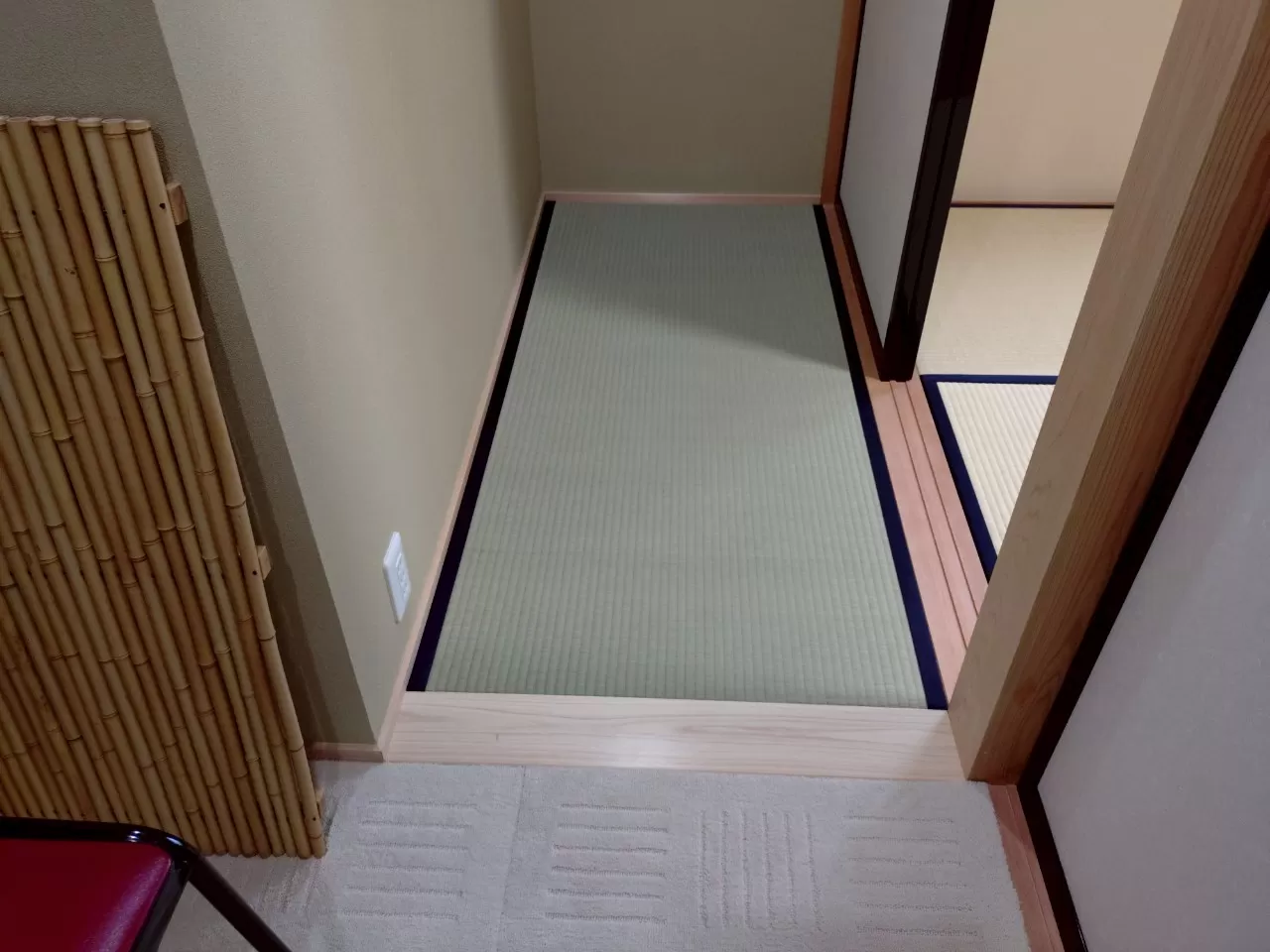 畳納入