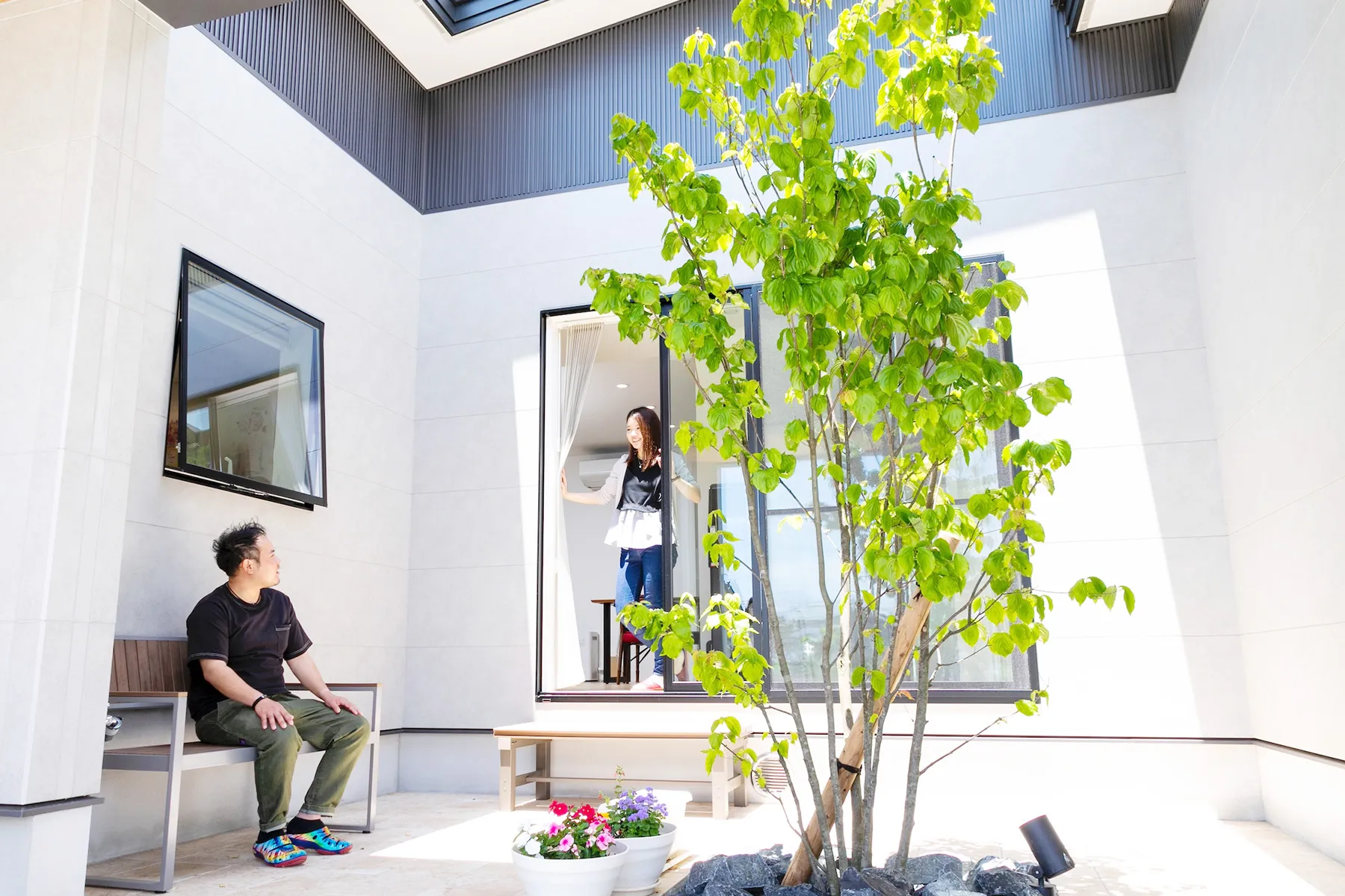 高い天井や大間口で開放感を